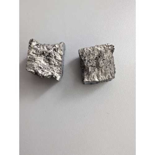 Élément métallique de gadolinium 64 Gd Pièces 99,95% Métaux rares Boulettes